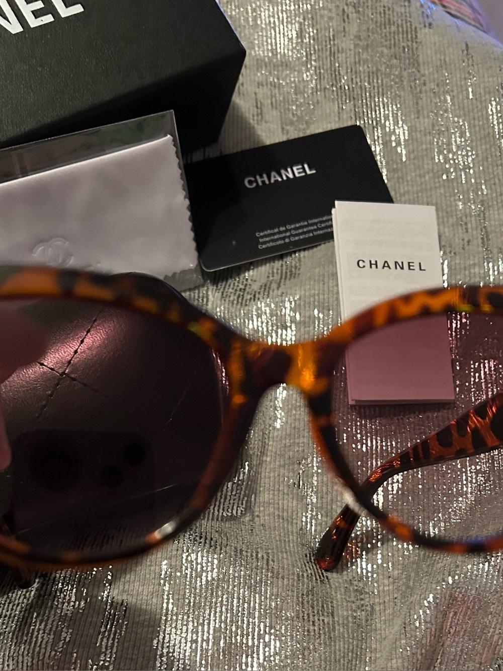 CHANEL leopard print  sunglasses with CC case and White Cleaning Cloth